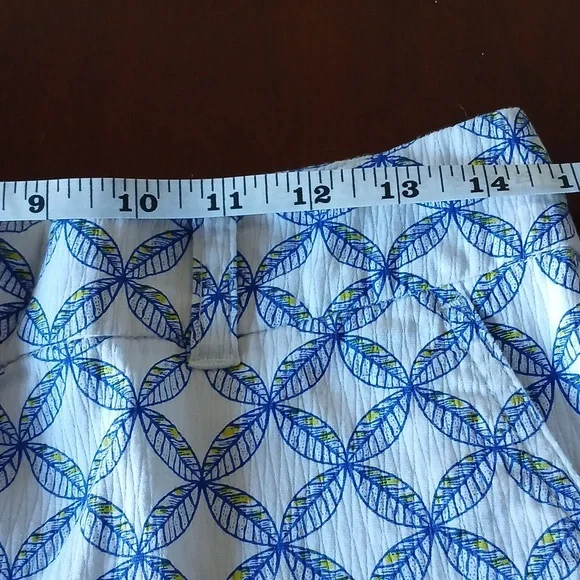 Vineyard Vines- Ocean Reef Leaf Shorts - Picture 4 of 5